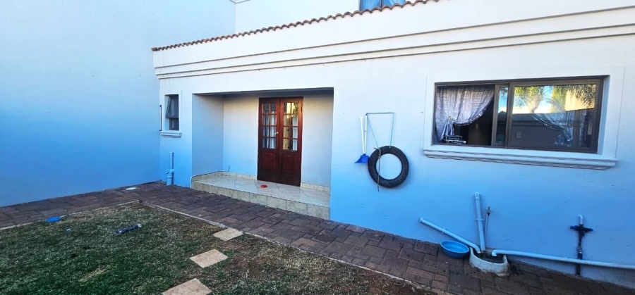 To Let 4 Bedroom Property for Rent in Safari Gardens North West